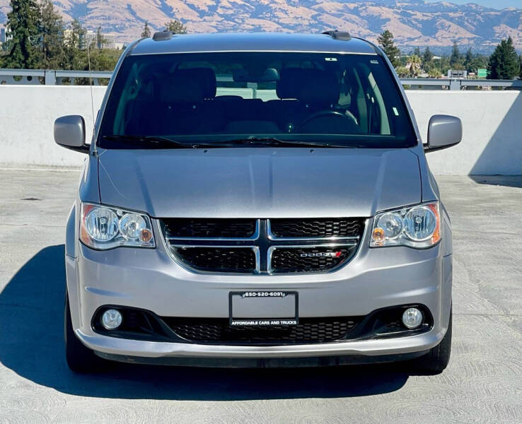 2019 Dodge Grand Caravan SXT photo 2