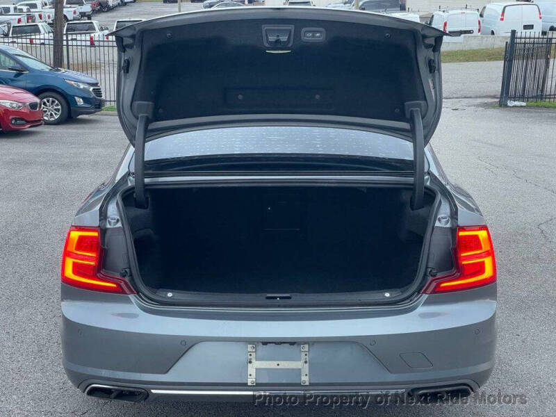 2018 Volvo S90 T5 Momentum