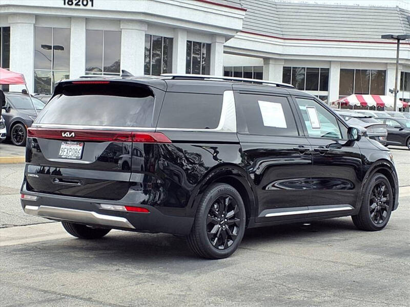 2024 Kia Carnival SX