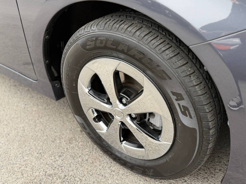 2012 Toyota Prius Two