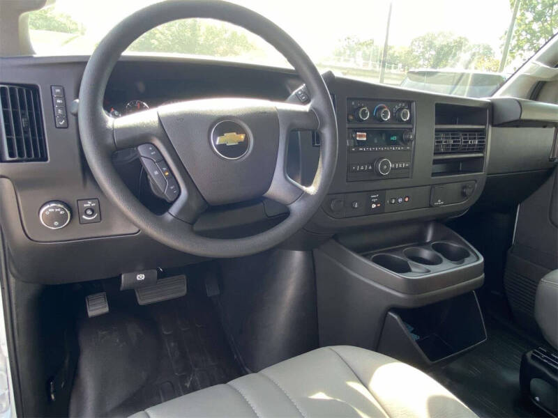 2025 Chevrolet Express 2500