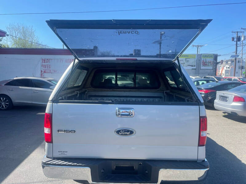 2004 Ford F-150 XLT photo 9