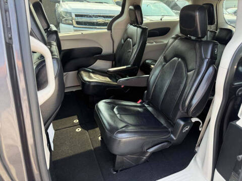 2017 Chrysler Pacifica Touring-L