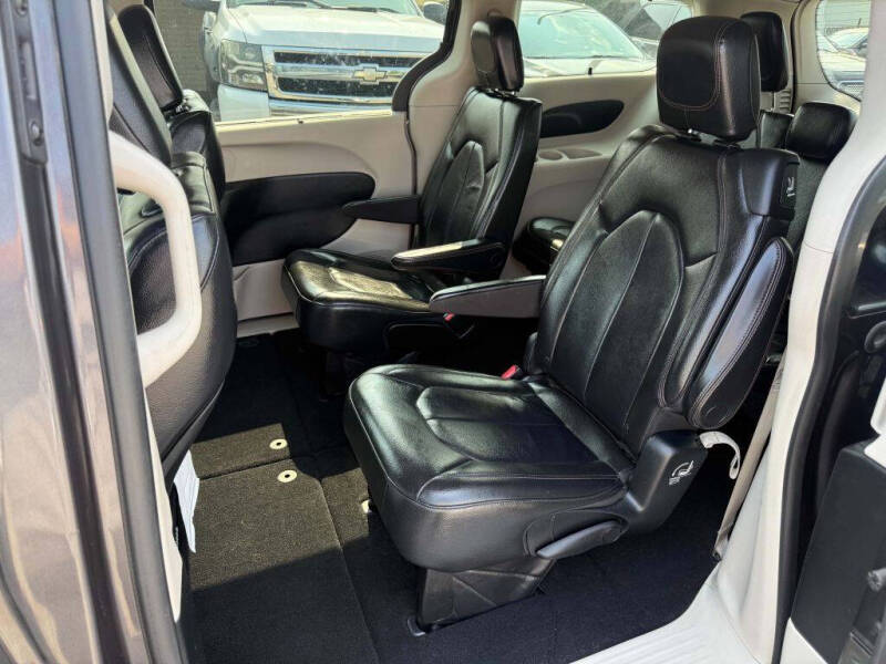 2017 Chrysler Pacifica Touring-L