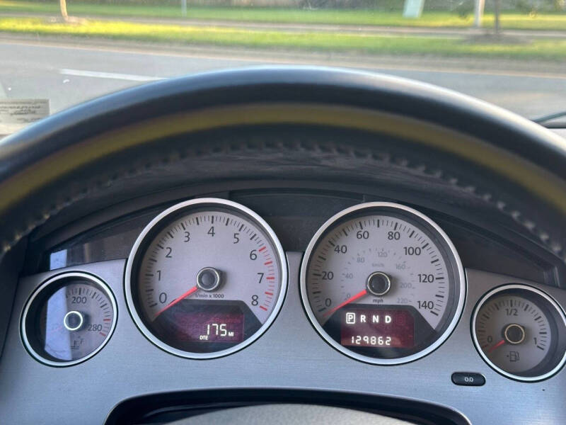 2011 Volkswagen Routan SE