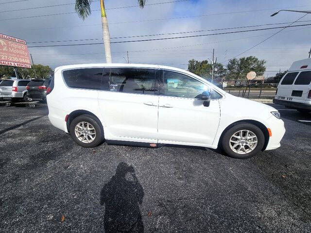 2024 Chrysler Pacifica Touring