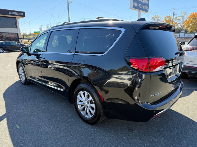 2017 Chrysler Pacifica Touring-L