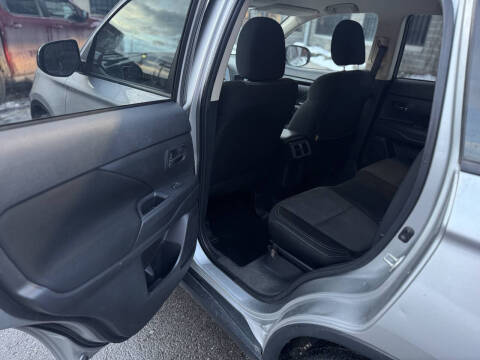 2019 Mitsubishi Outlander ES