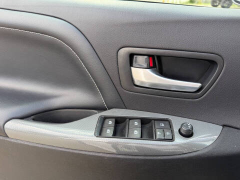 2017 Toyota Sienna SE Premium 8-Passenger