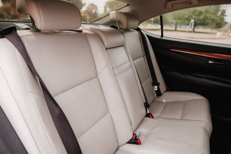 2013 Lexus ES 300h