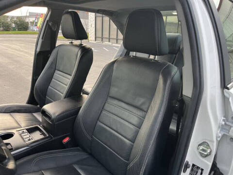 2017 Toyota Camry Hybrid XLE