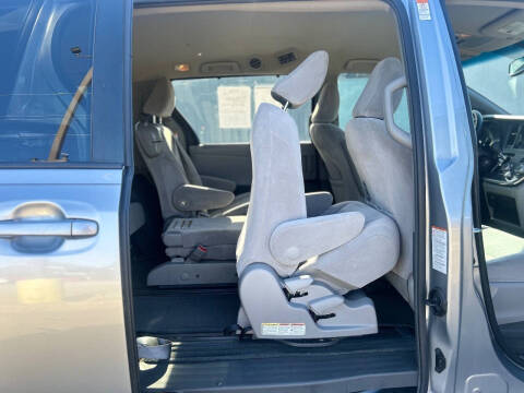 2017 Toyota Sienna LE 8-Passenger