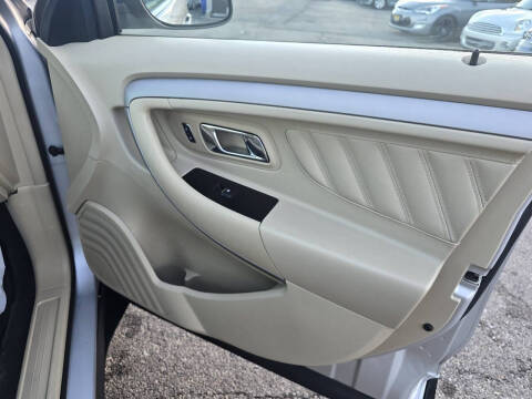 2016 Ford Taurus SE