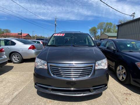 2016 Chrysler Town and Country for sale at TOWN & COUNTRY MOTORS in Des Moines IA