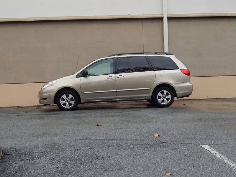 2007 Toyota Sienna LE 8-Passenger