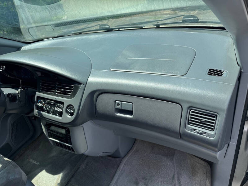 2002 Toyota Sienna LE