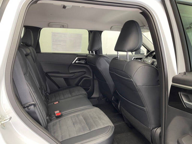 2025 Mitsubishi Outlander PHEV SE