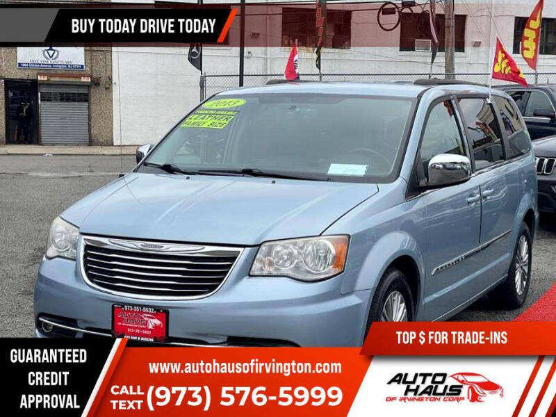 2013 Chrysler Town and Country Touring-L