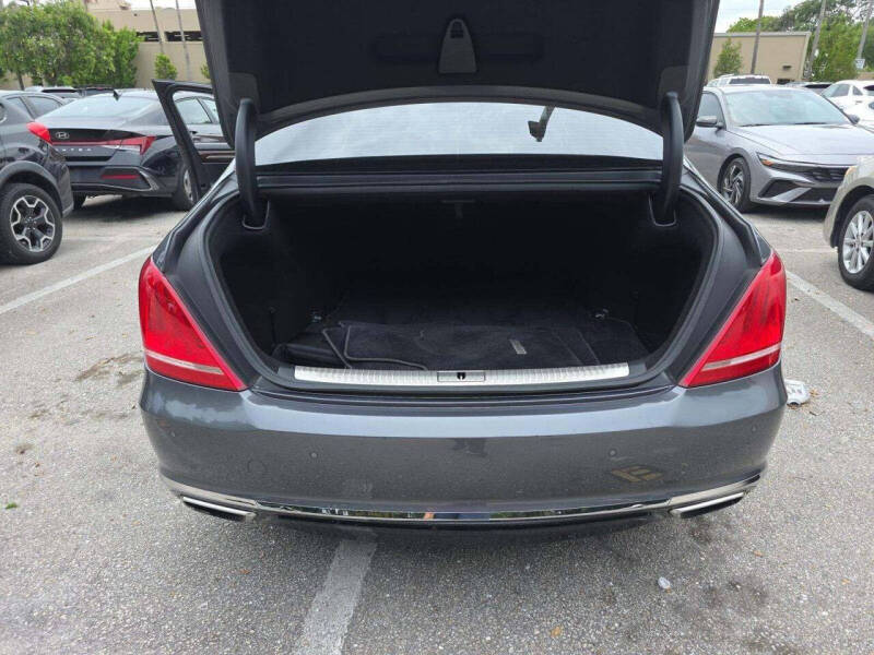 2017 Genesis G90