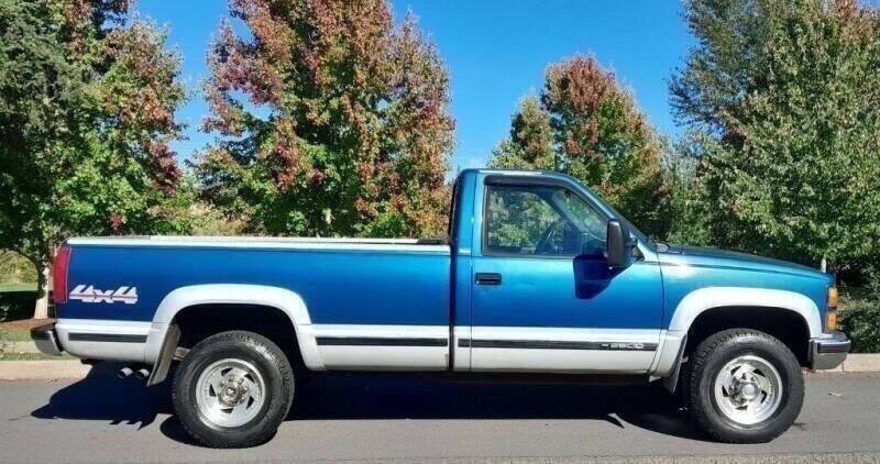 1992 Chevrolet C/K 2500 Series for sale at CLEAR CHOICE AUTOMOTIVE in Milwaukie OR