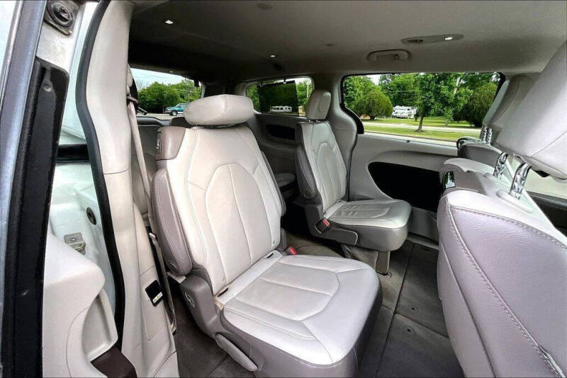 2017 Chrysler Pacifica Touring-L Plus