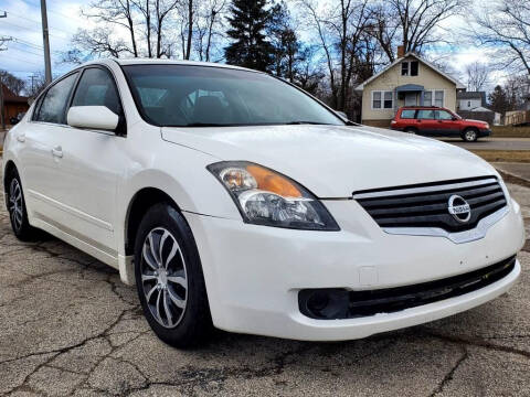 2009 Nissan Altima for sale at Car Castle in Zion IL