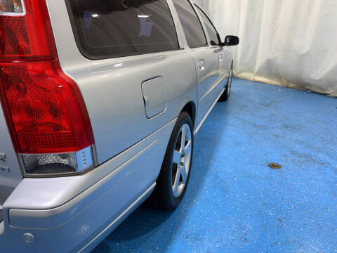 2005 Volvo V70 R