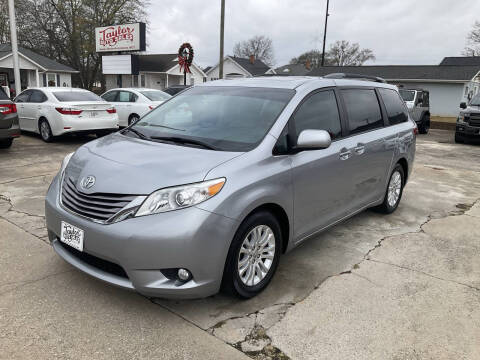 2017 Toyota Sienna XLE 8-Passenger