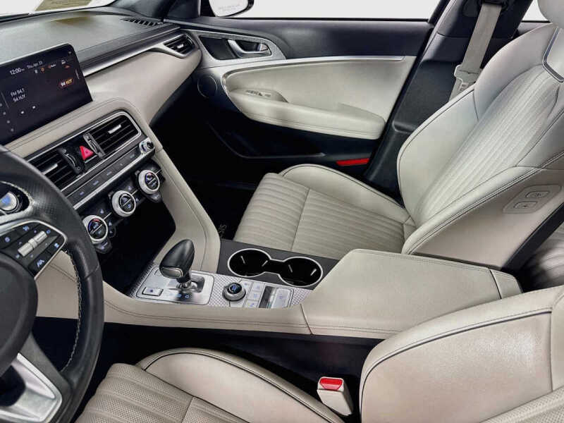 2023 Genesis G70