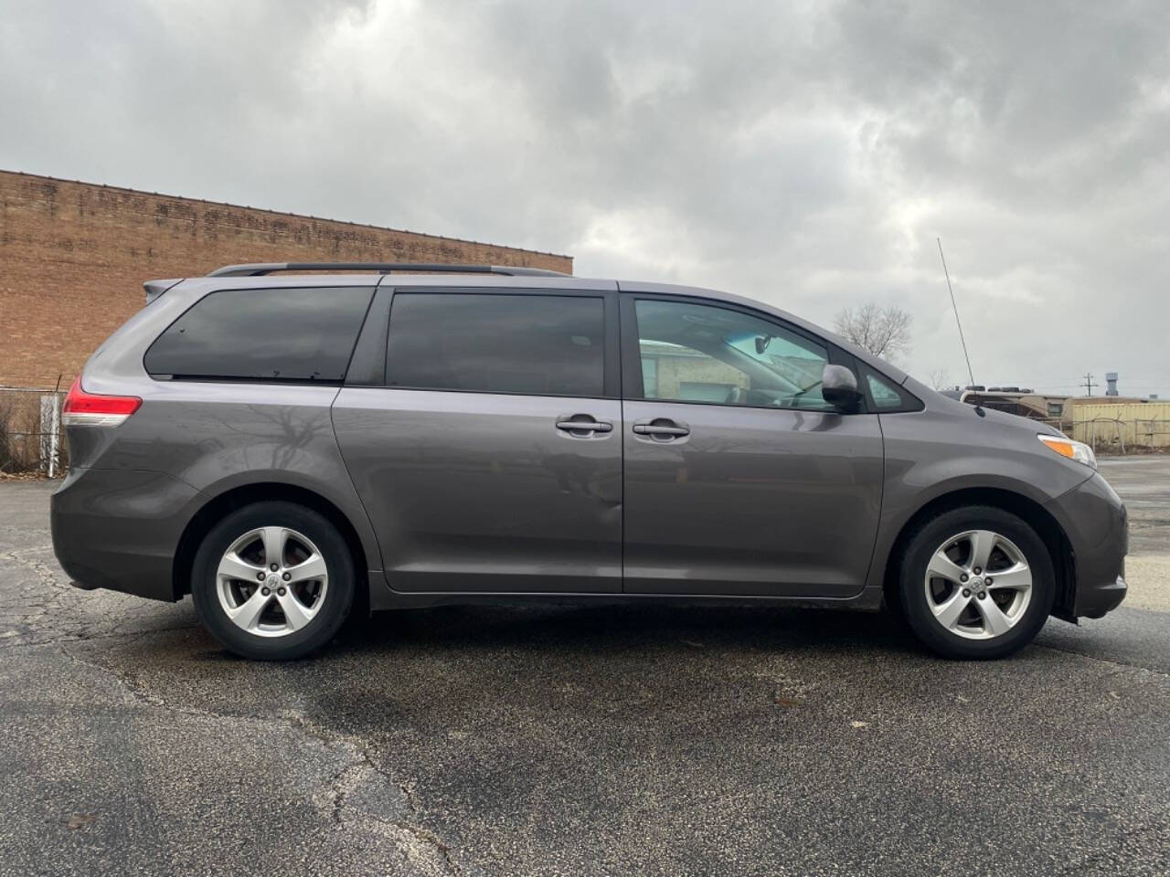 2013 Toyota Sienna for sale at Ideal Cars LLC in Skokie, IL