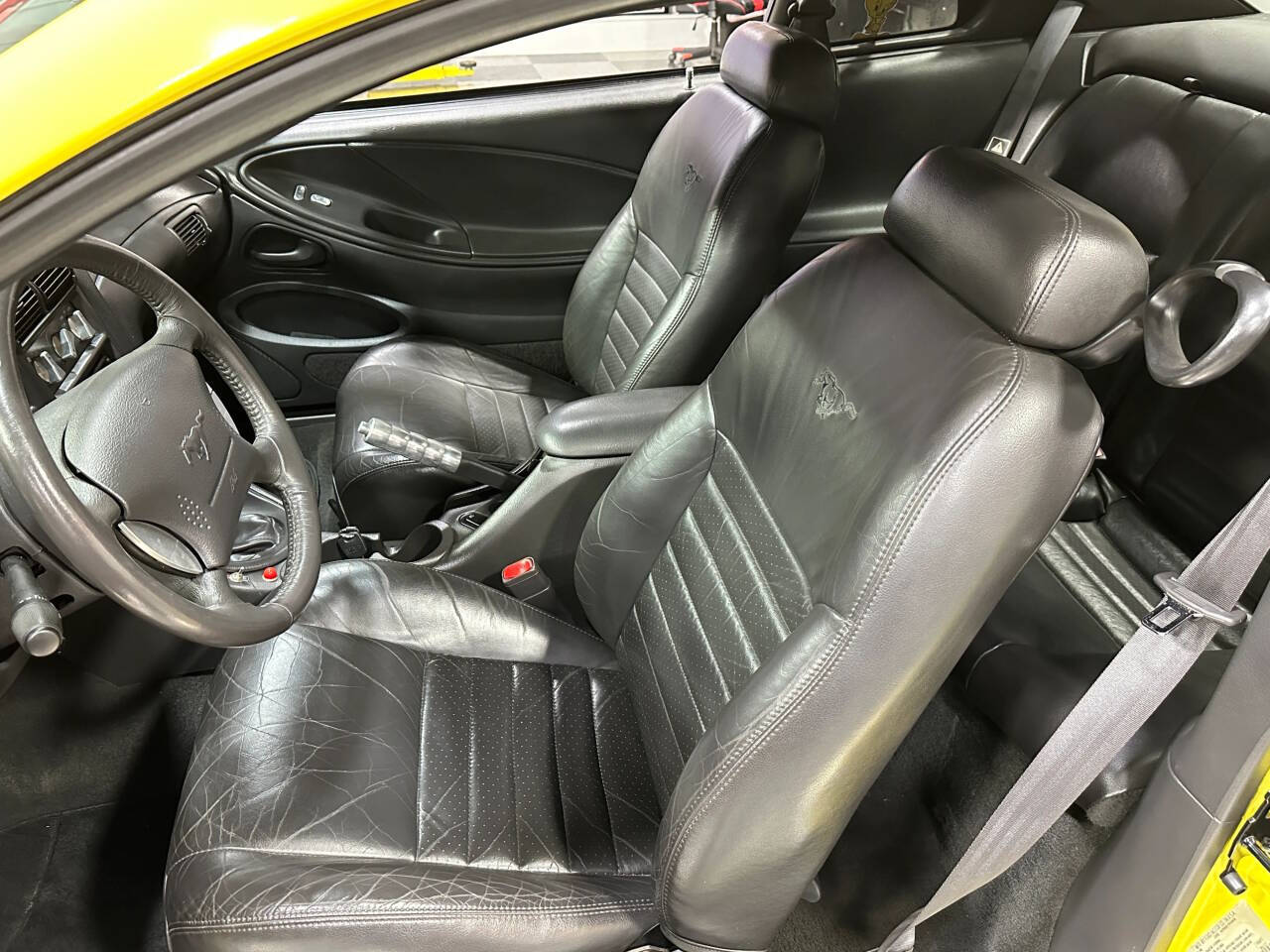 2000 Ford Mustang 38