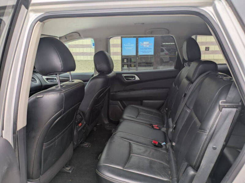 2016 Nissan Pathfinder SL