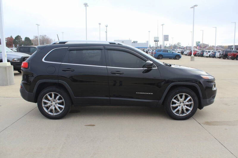 Used 2018 Jeep Cherokee Limited with VIN 1C4PJMDB4JD567028 for sale in Storm Lake, IA