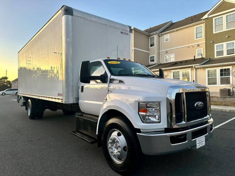 2022 Ford F-650 null photo 2