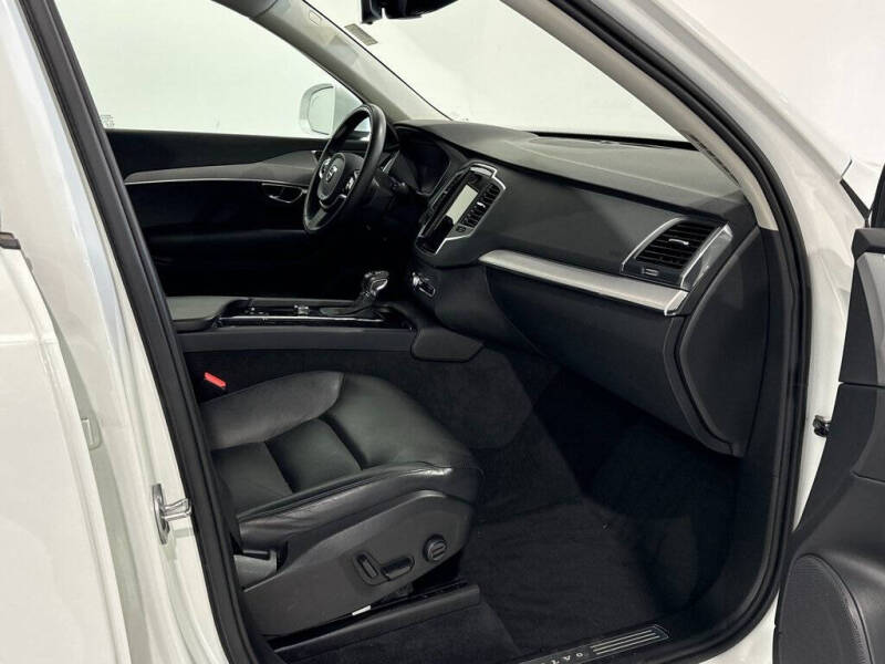 2022 Volvo XC90 T5 Momentum