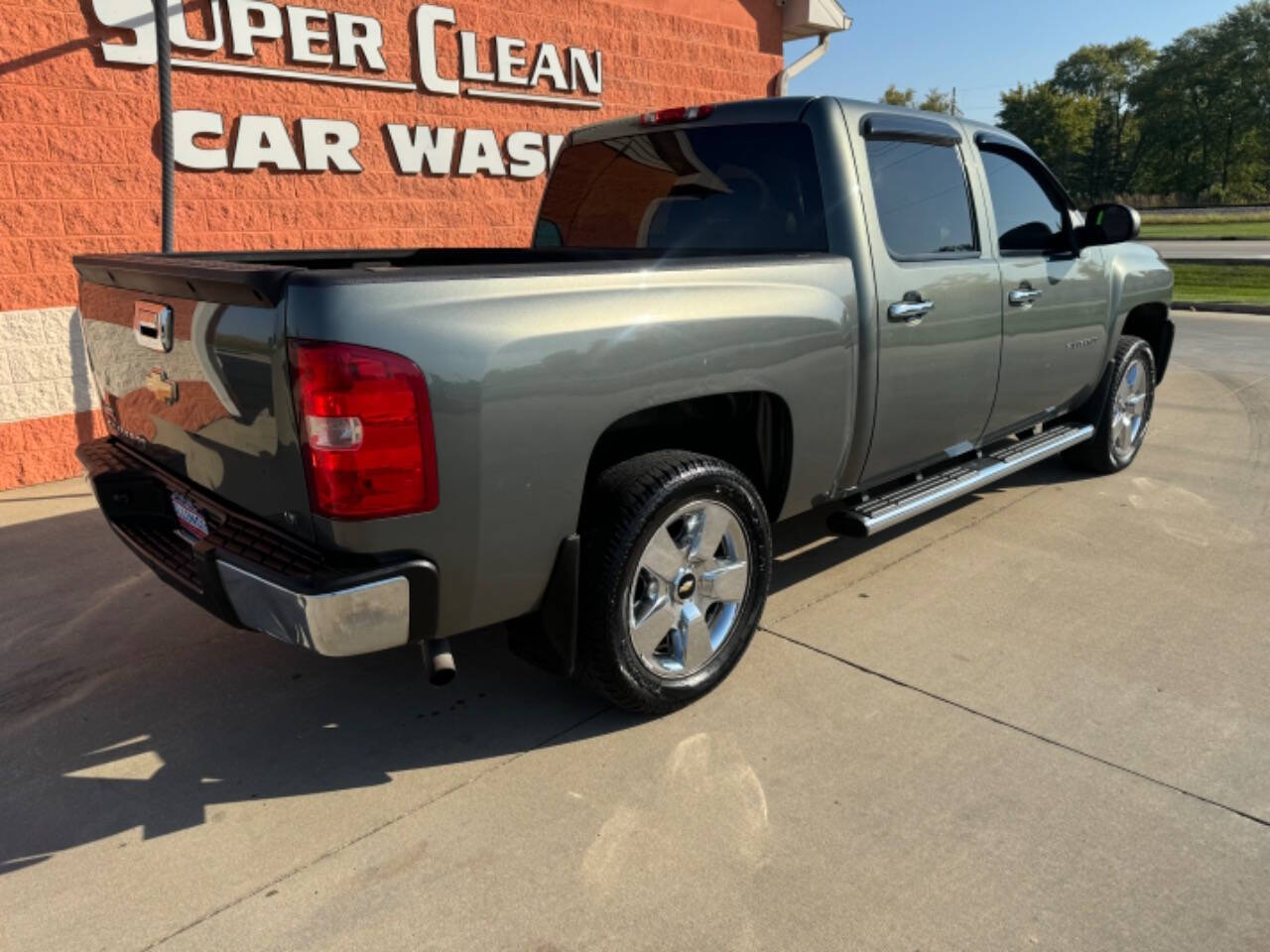 2011 Chevrolet Silverado 1500 for sale at Illinois Auto Wholesalers in Tolono, IL