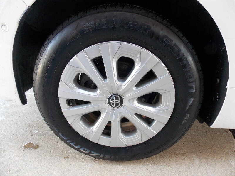 2021 Toyota Prius LE