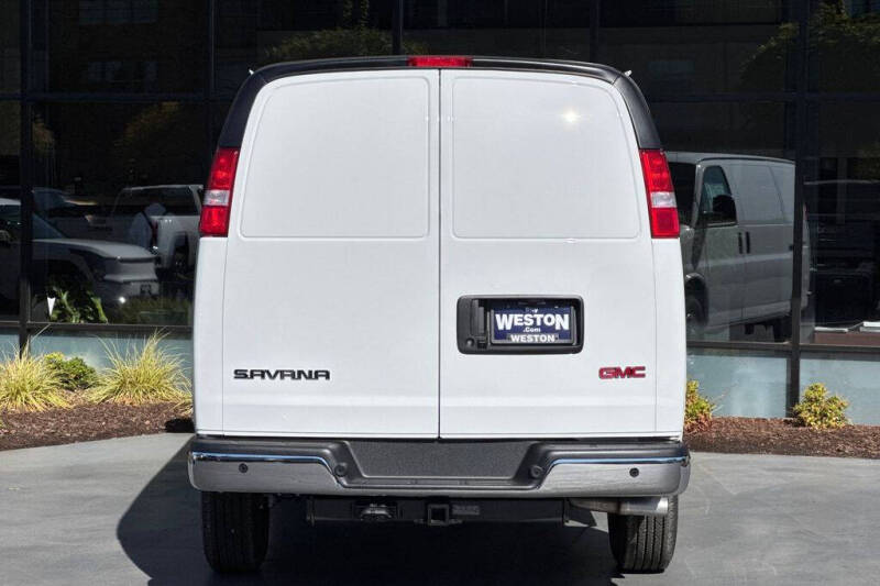2025 GMC Savana 3500