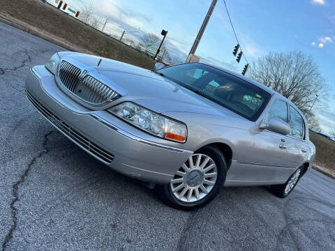 2003 Lincoln Town Car for sale at El Camino Auto Sales Gainesville in Gainesville GA