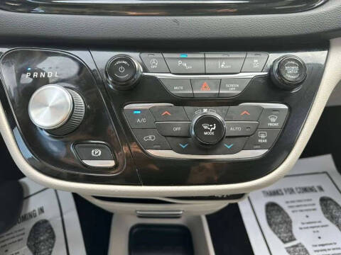 2022 Chrysler Pacifica Touring L