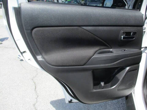 2016 Mitsubishi Outlander ES