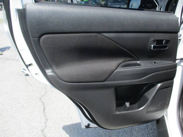 2016 Mitsubishi Outlander ES
