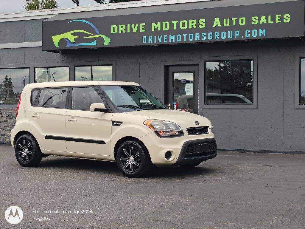 White 2012 Kia Soul Base 4dr Crossover 6M 1