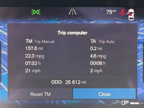 2023 Volvo XC40 B5 Ultimate Dark Theme