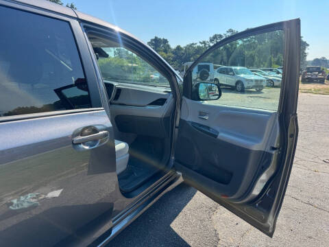 2018 Toyota Sienna LE 8-Passenger