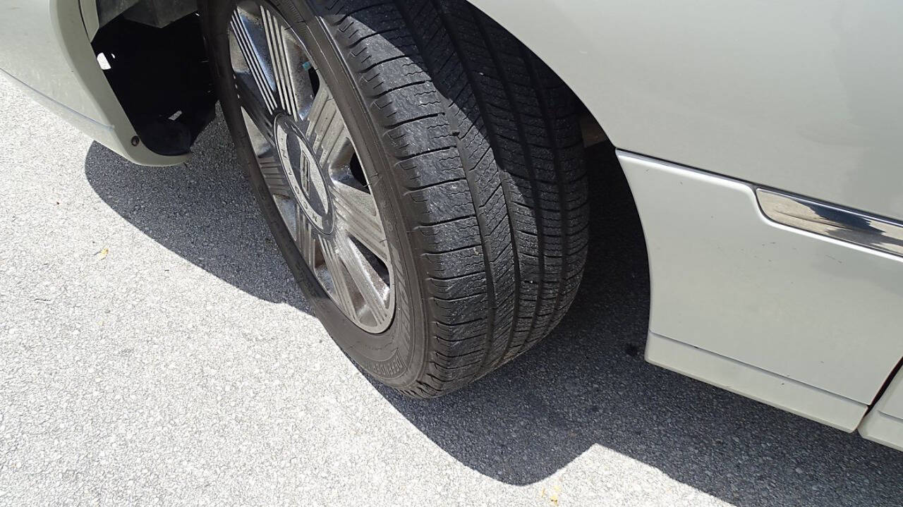 2004 Lincoln Town Car 39