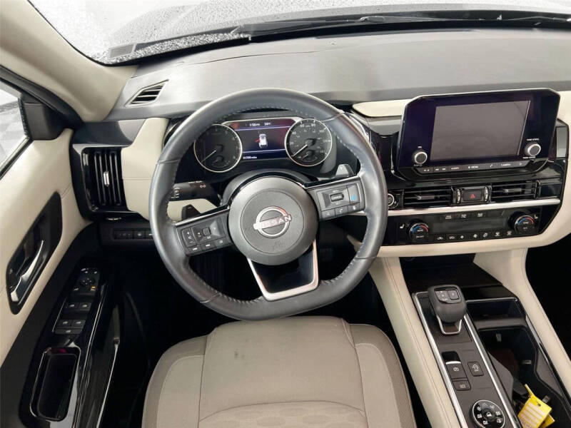 2022 Nissan Pathfinder SV