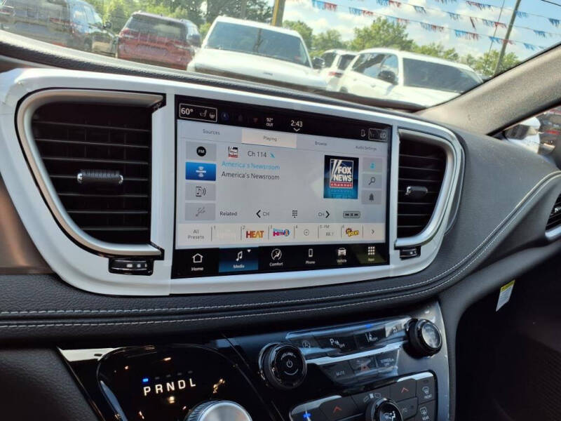 2026 Chrysler Pacifica Select