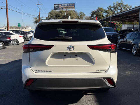 2021 Toyota Highlander LE