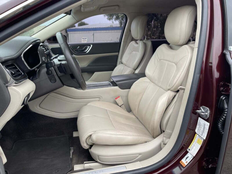 2017 Lincoln Continental Select